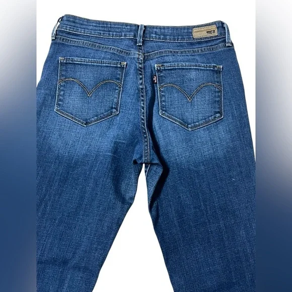 Levi's Bold Curve Classic Rise Boot Cut Jeans, Size 10 / 30 - Picture 4 of 8